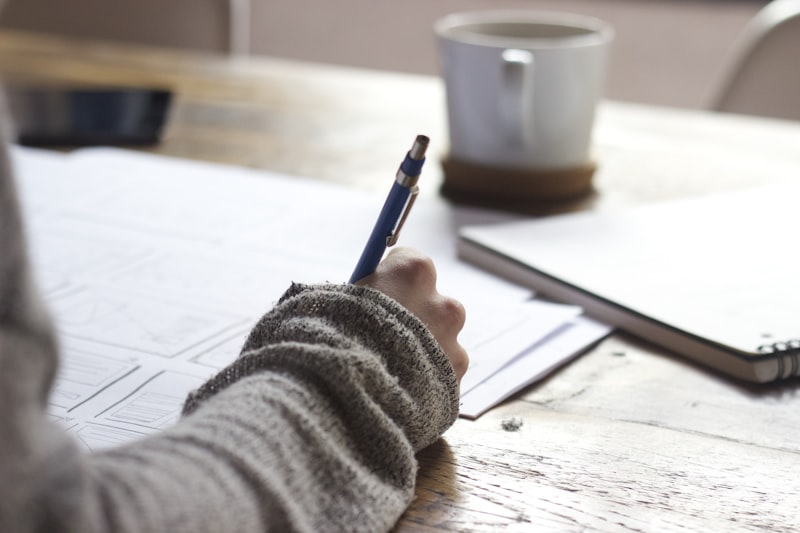 Studente che esegue un quiz online su AuraQuiz